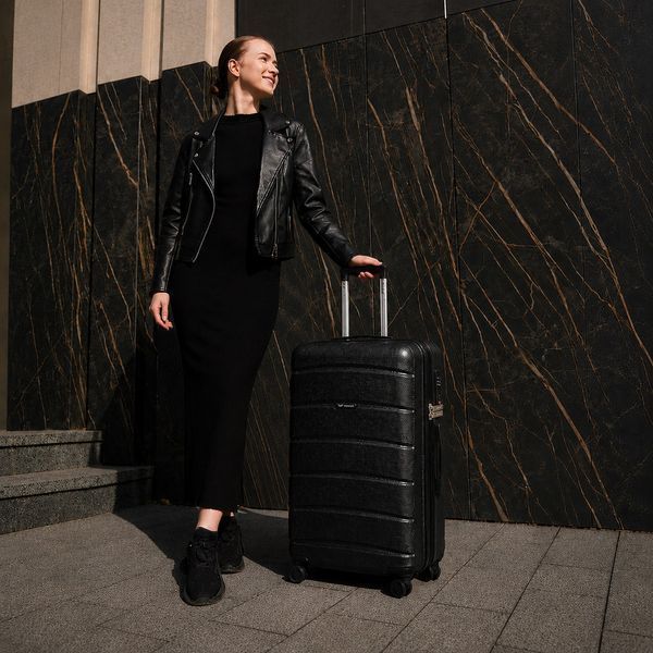 Чемодан из поликарбоната Wings 160PC средний 63л черный (160PC-M-Black) 160PC-M-Black фото
